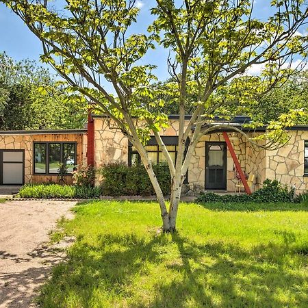 Remodeled Retro Home With Deck, Walk To Main Street! Blanco Exterior photo